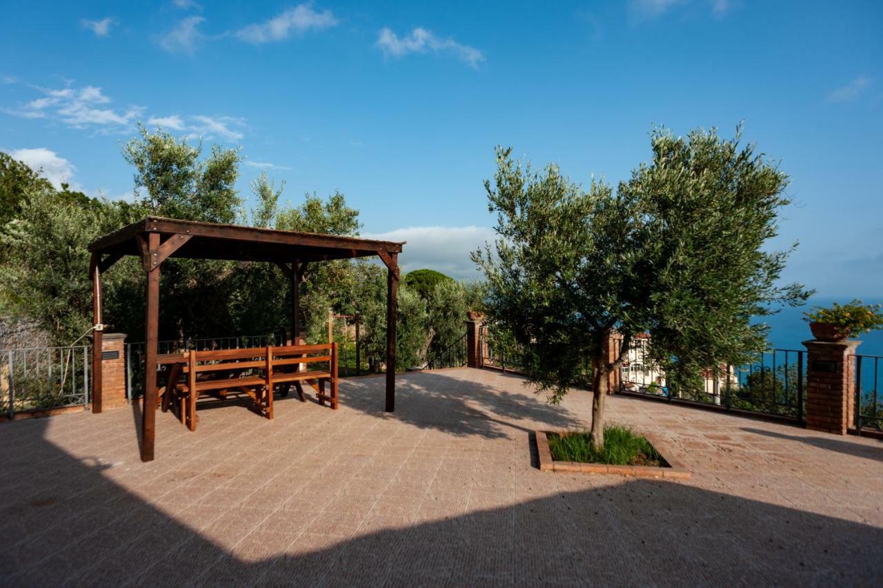 Azienda Agrituristica Le Terre Di San Leonardo Cetraro Exteriér fotografie